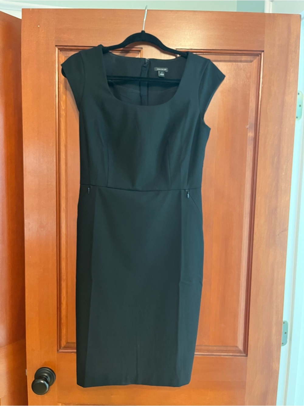Ann Taylor Black Cap-Sleeve Midi Sheath Dress (size 2)